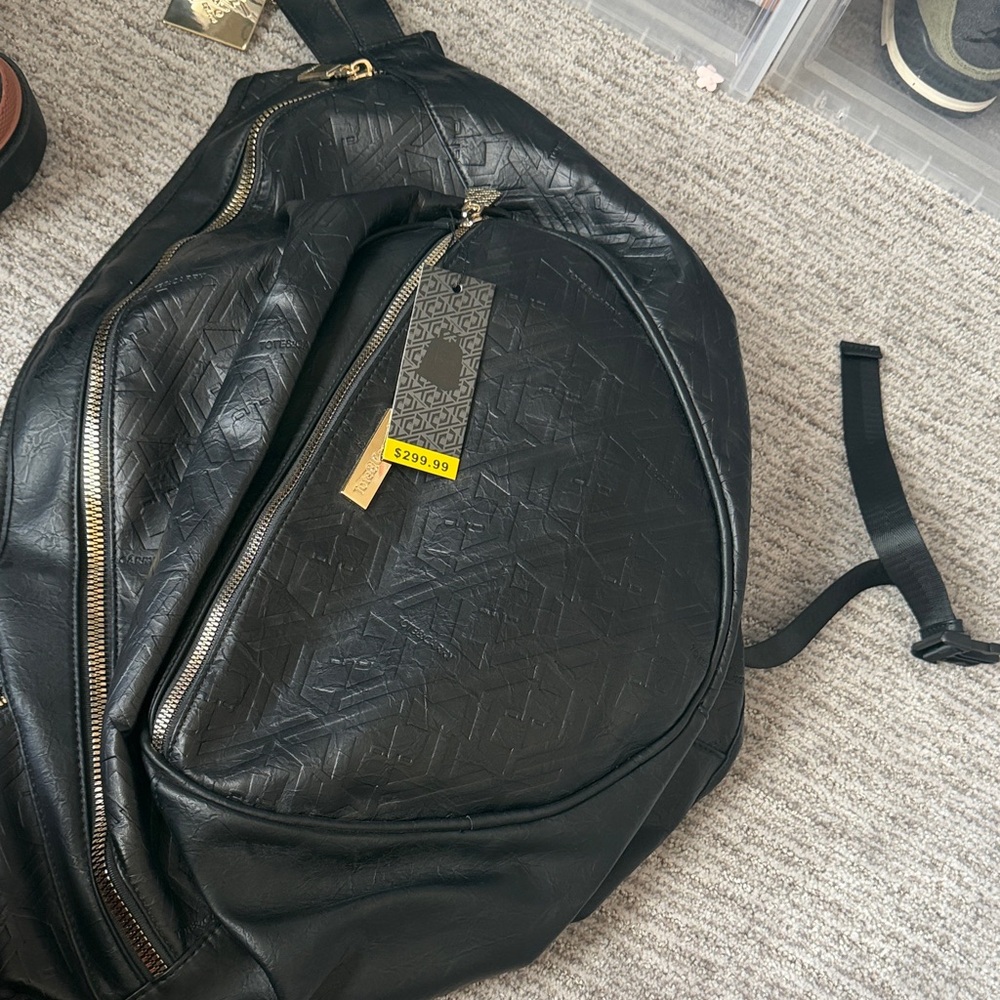 Elegant Black Textured Men's Backpack